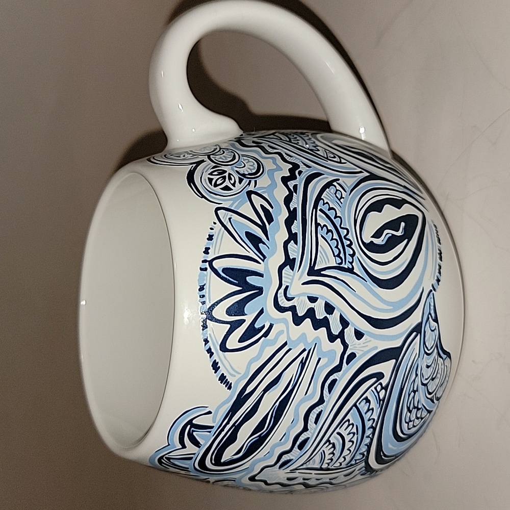 LILLY PULITZER CERAMIC MUG IN THE RESORT WHITE GIVE IT A WHIRL PATTERN